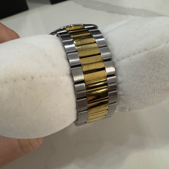 Gucci Quartz b timeless watch - Picture 10 of 11